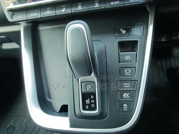 Toyota Noah 2023 Pearl