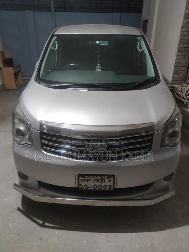 Toyota Noah 2011 Silver