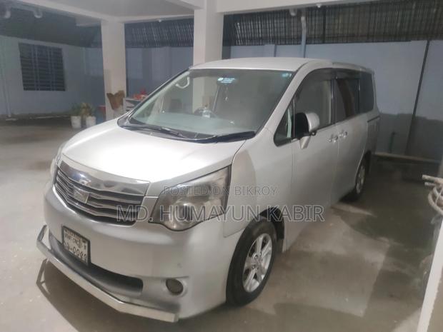 Toyota Noah 2011 Silver