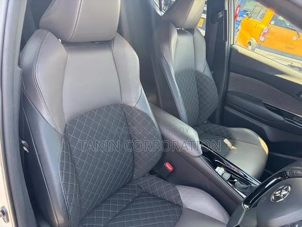 Toyota C-HR Limited 2021 White