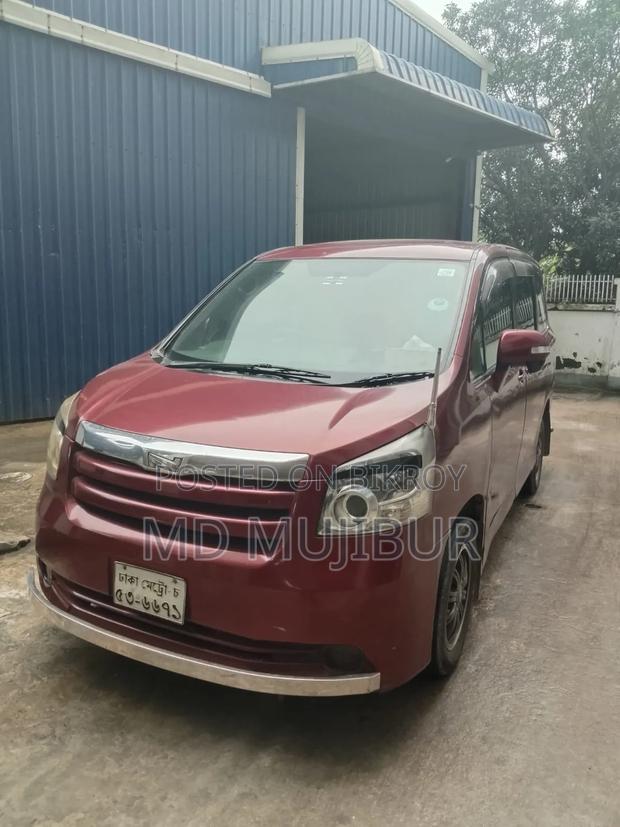 Toyota Noah 2007 Maroon