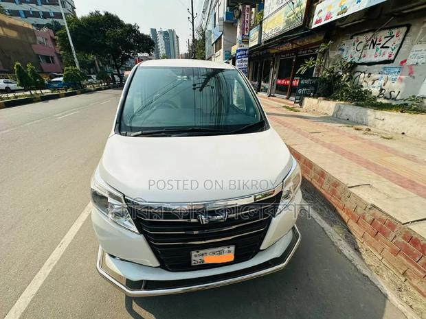 Toyota Noah 2014 Pearl