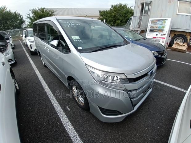 Toyota Noah 2021 Silver