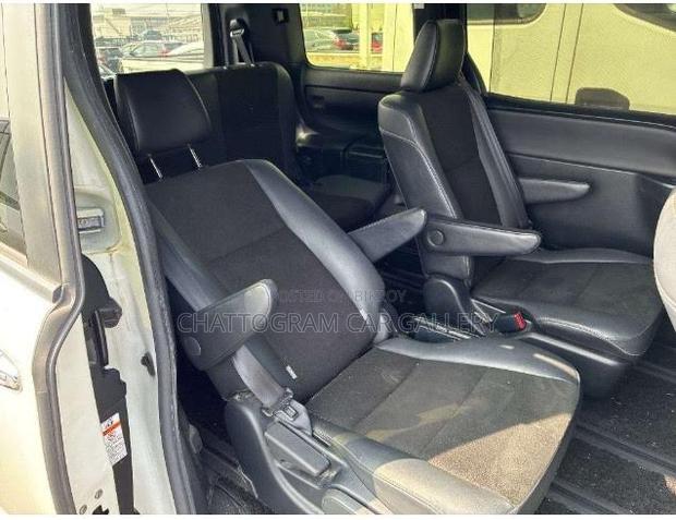 Toyota Noah 2.0 FWD (7 Seater) 2021 Pearl