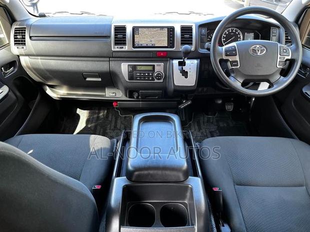 Toyota HiAce 2021 Silver