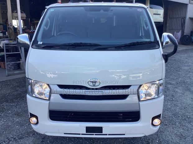Toyota HiAce 2021 White