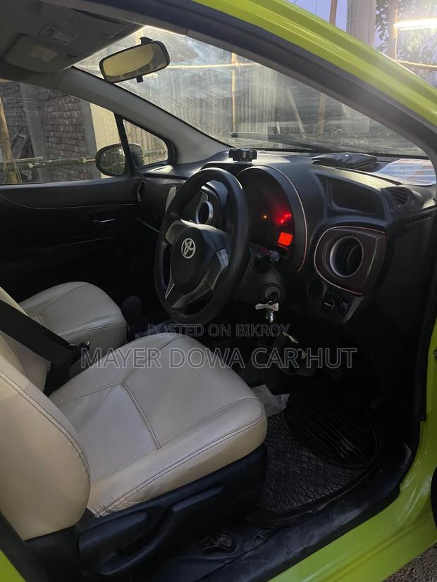 Toyota Vitz 2011 Green