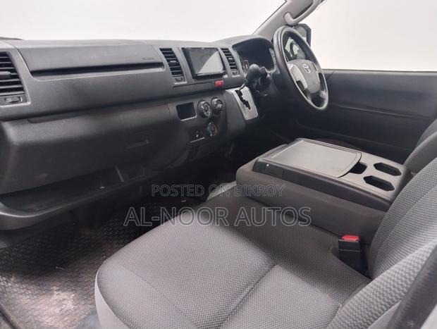 Toyota HiAce 2021 Silver