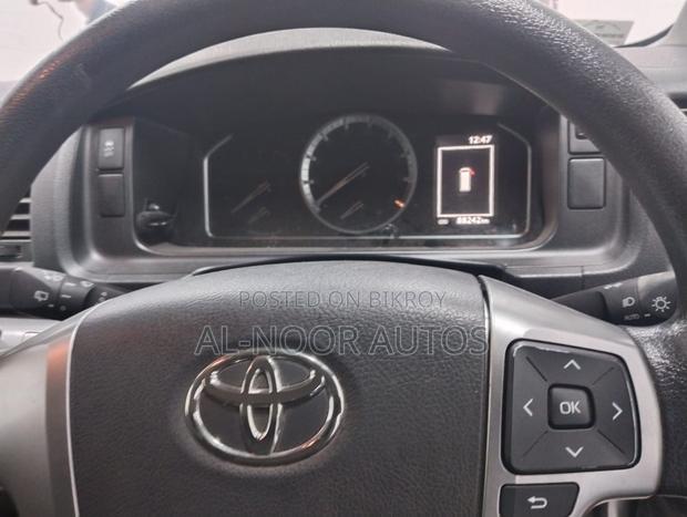 Toyota HiAce 2021 Silver