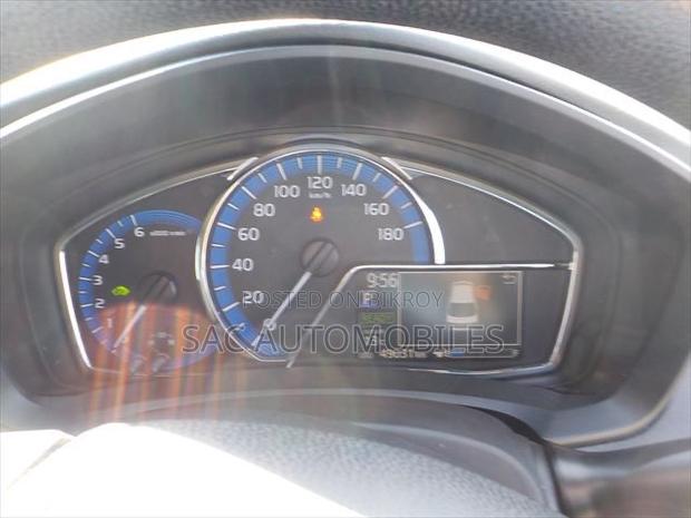 Toyota Axio 1.5 G 2WD 2015 Silver