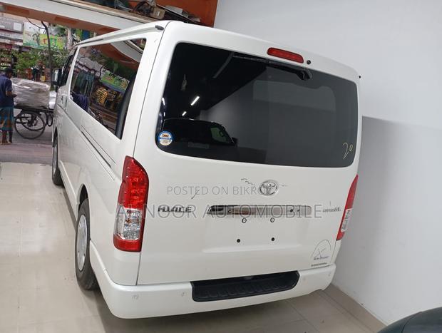 Toyota HiAce 2021 Pearl