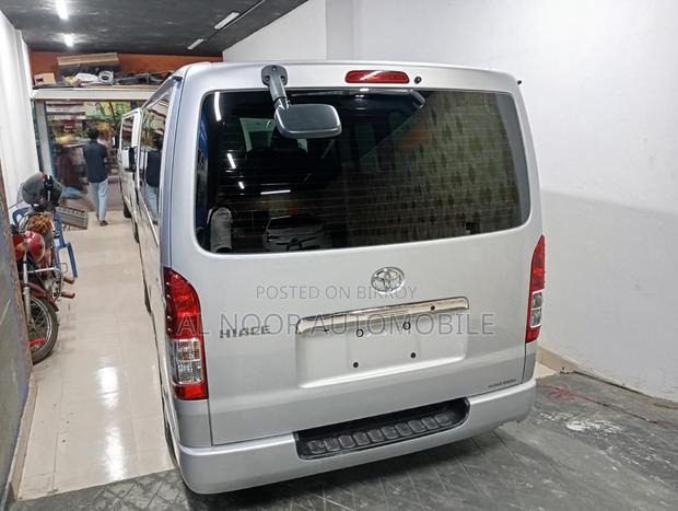 Toyota HiAce 2021 Silver
