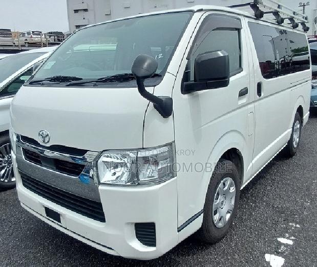 Toyota HiAce 2021 White
