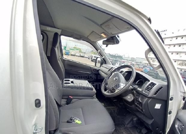 Toyota HiAce 2021 White