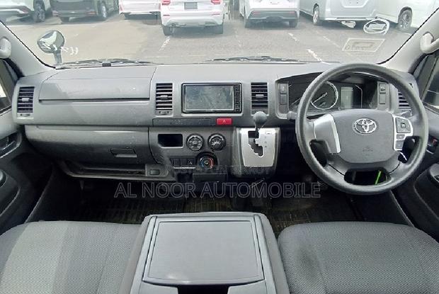 Toyota HiAce 2021 White