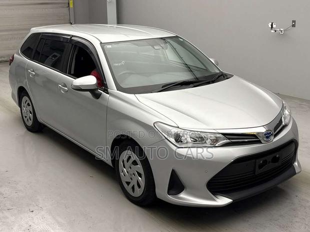 Toyota Corolla Fielder 1.5 Hybrid FWD 2021 Silver