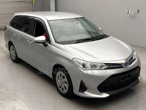 Toyota Corolla Fielder 1.5 Hybrid FWD 2021 Silver