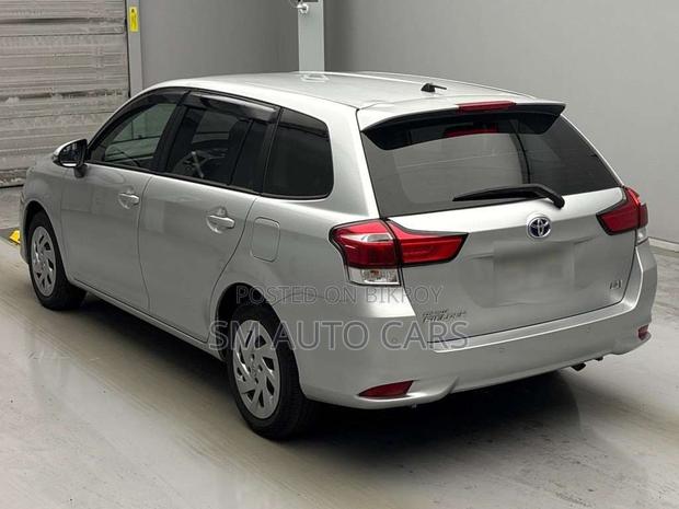 Toyota Corolla Fielder 1.5 Hybrid FWD 2021 Silver
