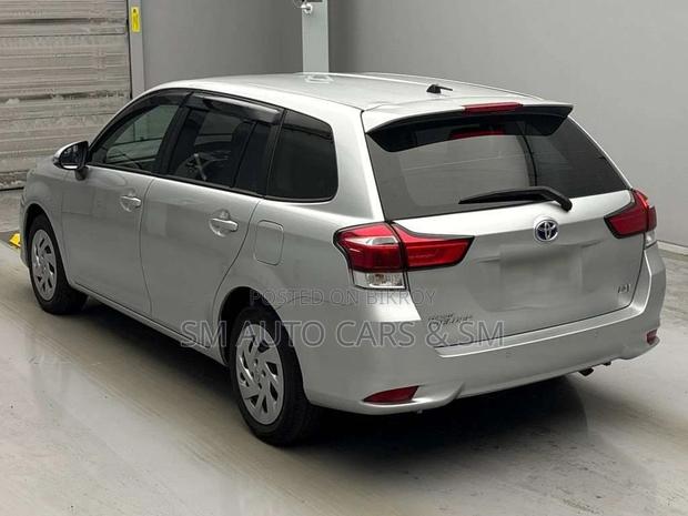 Toyota Corolla Fielder 1.5 Hybrid FWD 2021 Silver