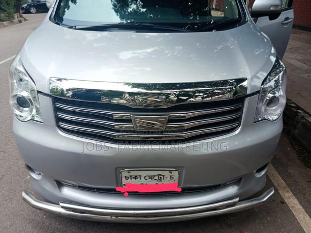 Toyota Noah 2012 Silver