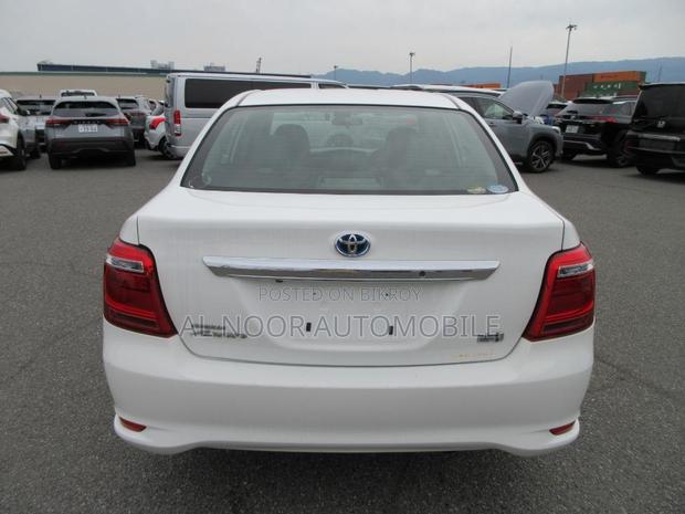 Toyota Axio 2021 Pearl