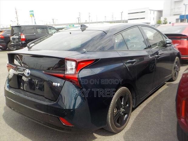 Toyota Prius 2021 Blue