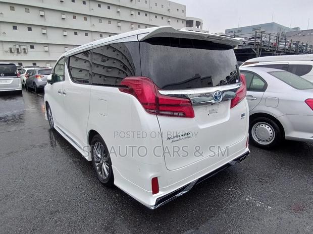 Toyota Alphard 2.5 Hybrid AWD 2021 Pearl