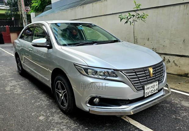 Toyota Premio 2017 Silver
