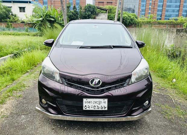 Toyota Vitz 2012 Maroon
