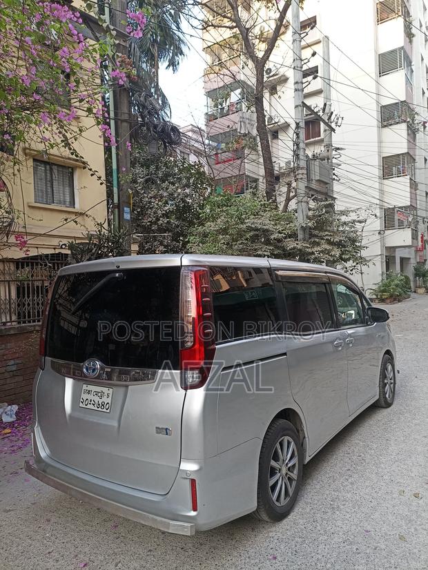 Toyota Noah 2016 Silver
