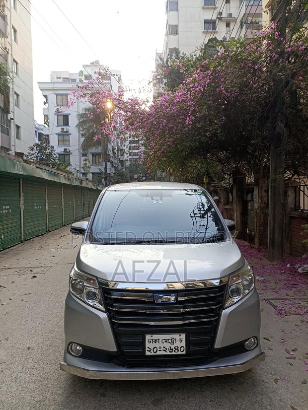 Toyota Noah 2016 Silver
