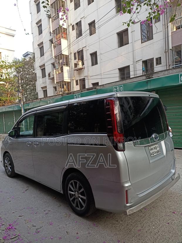 Toyota Noah 2016 Silver