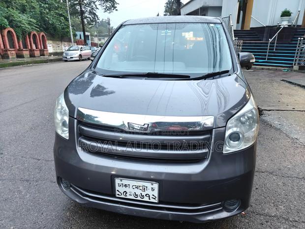 Toyota Noah 2009 Gray