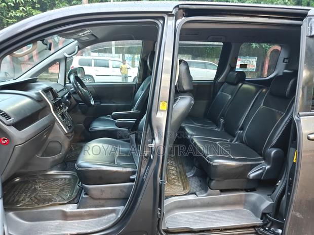 Toyota Noah 2009 Gray