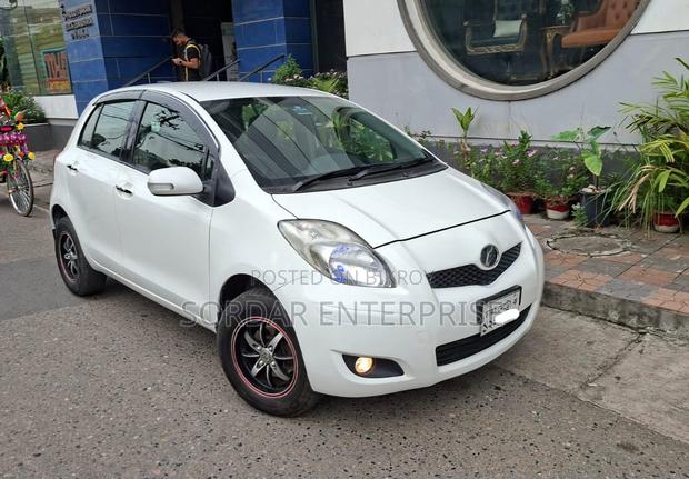 Toyota Vitz 1.0 FWD 5dr 2010 White