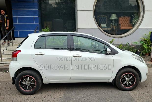 Toyota Vitz 1.0 FWD 5dr 2010 White