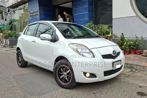 Toyota Vitz 1.0 FWD 5dr 2010 White