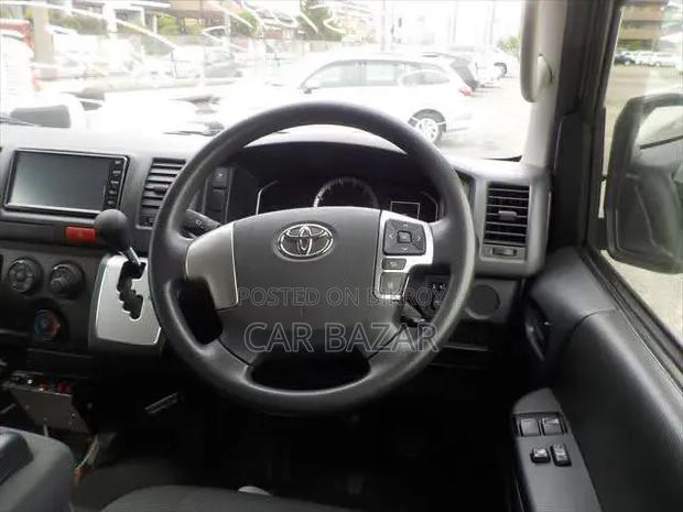 Toyota HiAce 2022 White