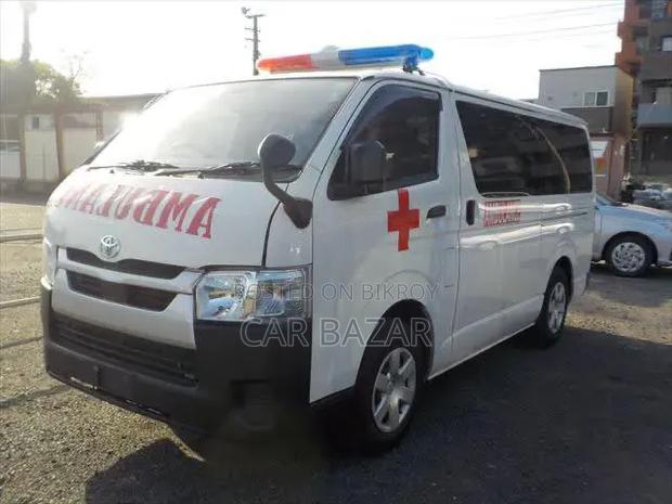 Toyota HiAce 2022 White
