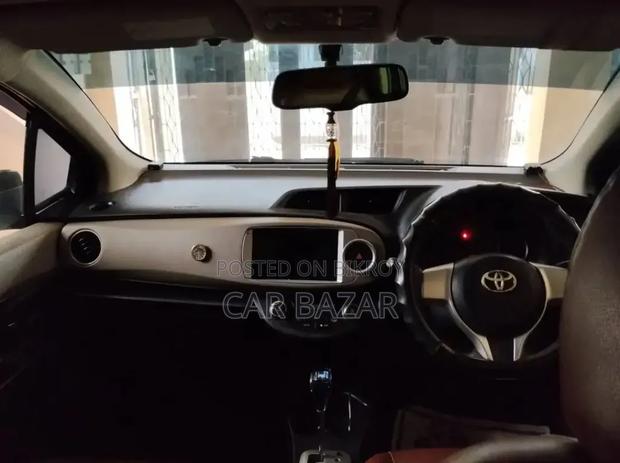 Toyota Vitz 2012 Gray