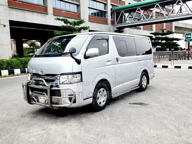 Toyota HiAce 2017 Silver