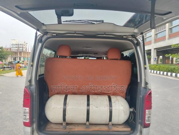 Toyota HiAce 2017 Silver