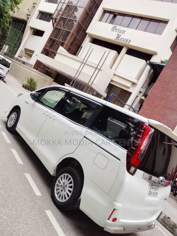 Toyota Noah 2.0 FWD (8 Seater) 2015 Pearl