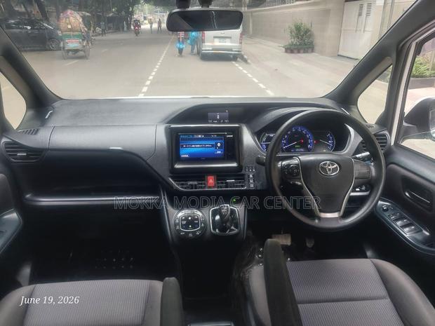 Toyota Noah 2.0 FWD (8 Seater) 2015 Pearl