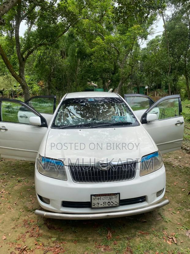 Toyota Corolla Sedan 2005 White