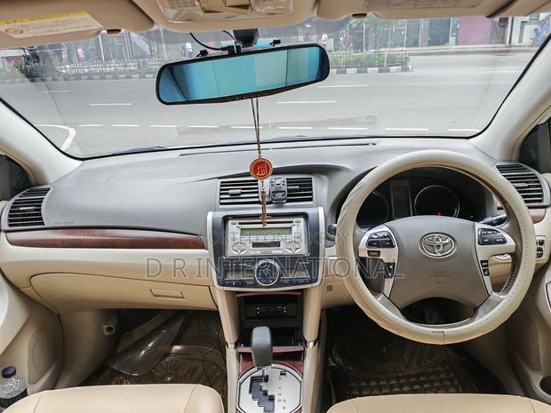Toyota Premio 2012 Pearl