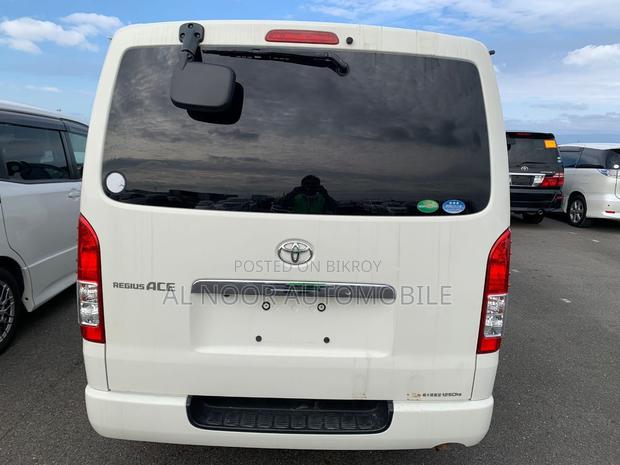 Toyota HiAce 2021 Pearl