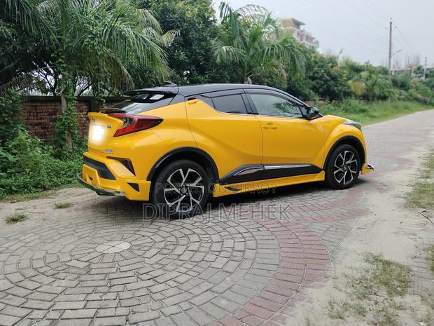 Toyota C-HR 2018 Yellow