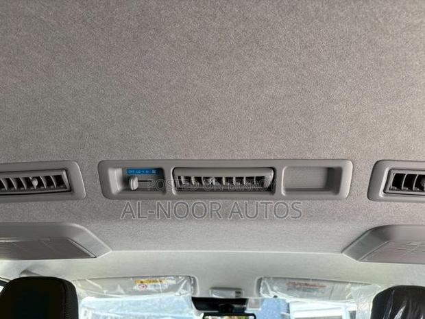 Toyota HiAce 2021 Silver