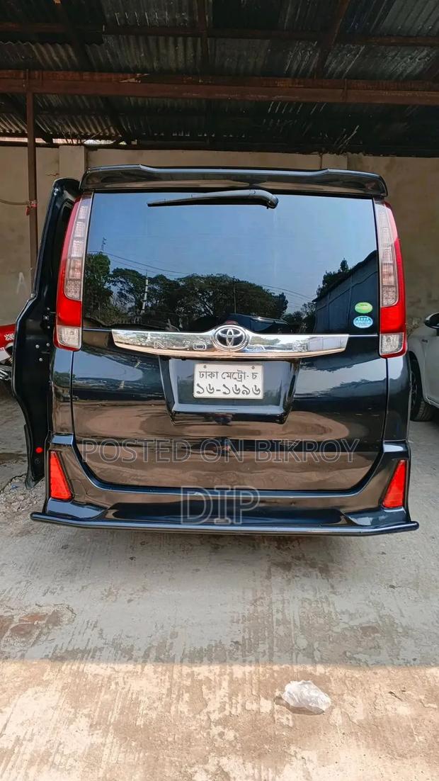 Toyota Noah 2014 Black